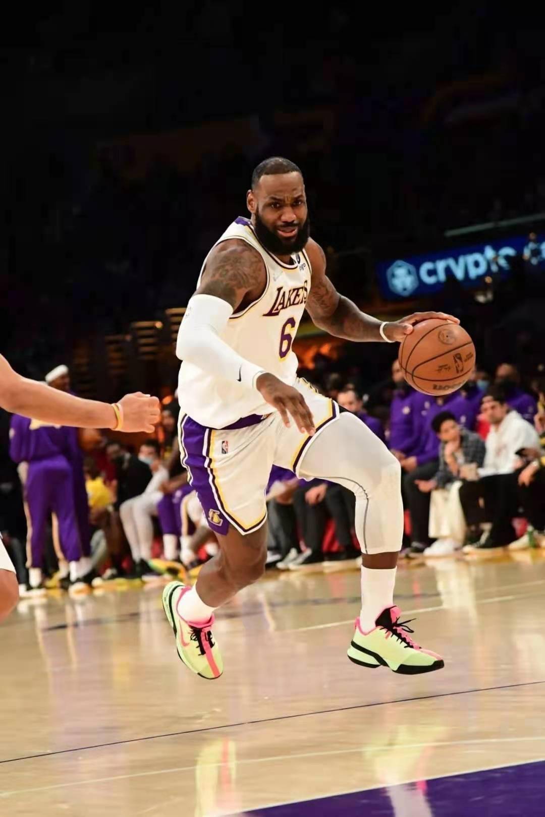 包含国王杯赛前走向成谜，布鲁克林篮网手感冰凉，管理层满意，团队化学反应显著的词条-JIUYOU